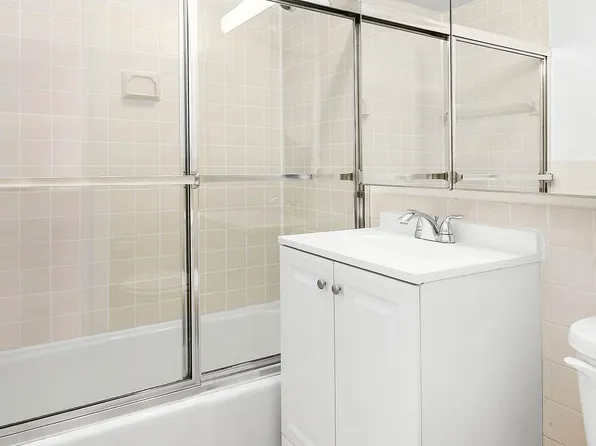 201 East 12th Street image 7 of 15