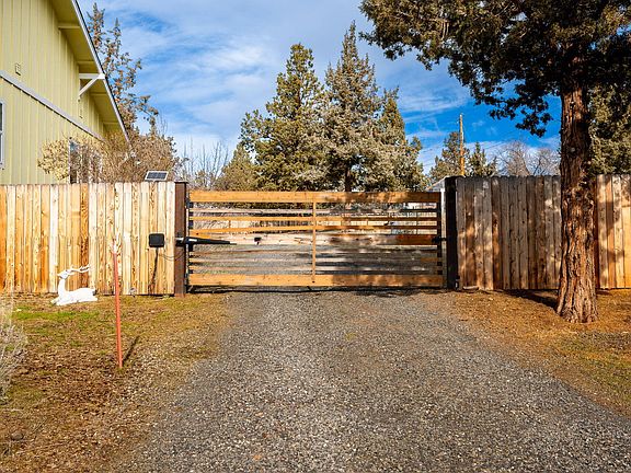 4th image of 8906 SW Shad Rd