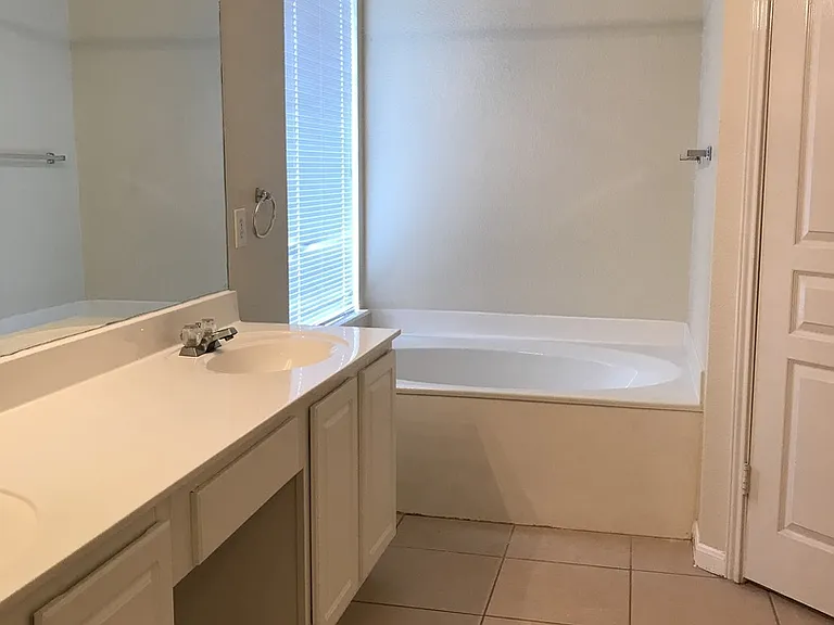 2520 Crested Hts — Photo 12