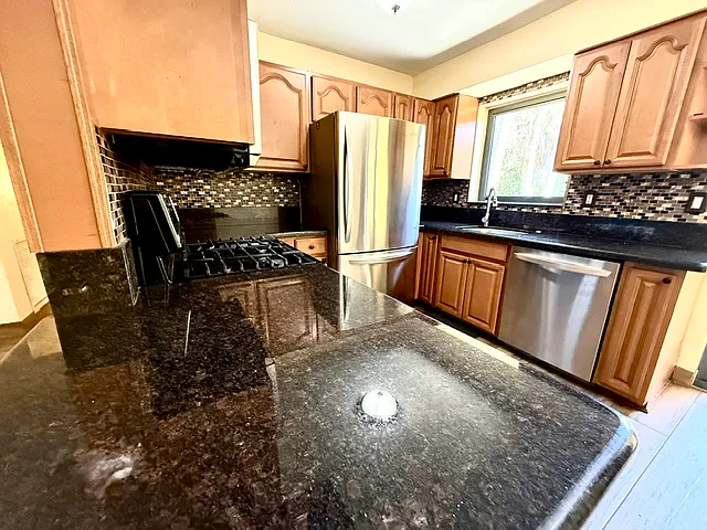 3 bed, 1650 sqft, $3,750 — Photo 3