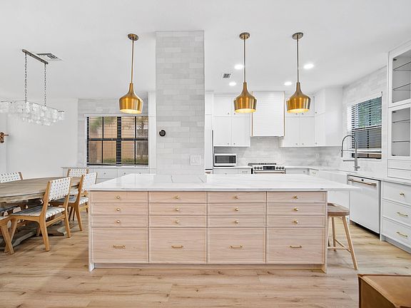3rd image of 9630 S Town Parc Circle