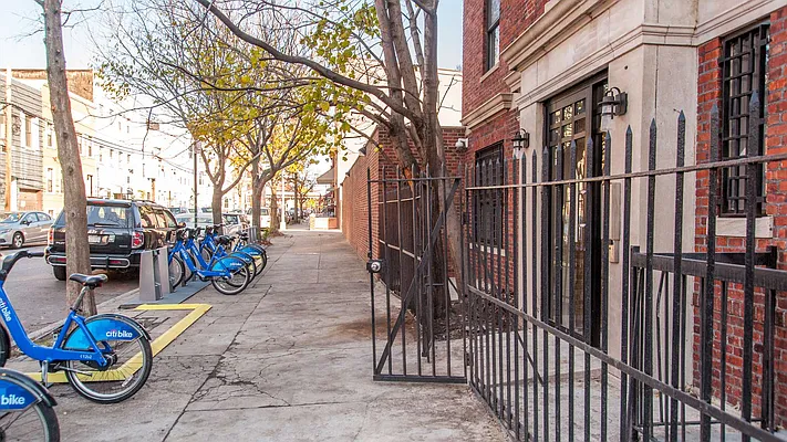 Rented by Nooklyn NYC LLC | media 49