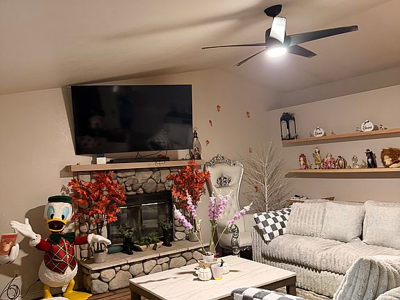 5th image of 424 Olive Ave #1