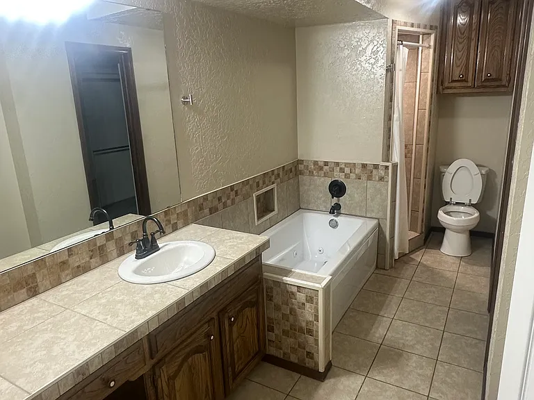 925 Millrun Ct — Photo 8