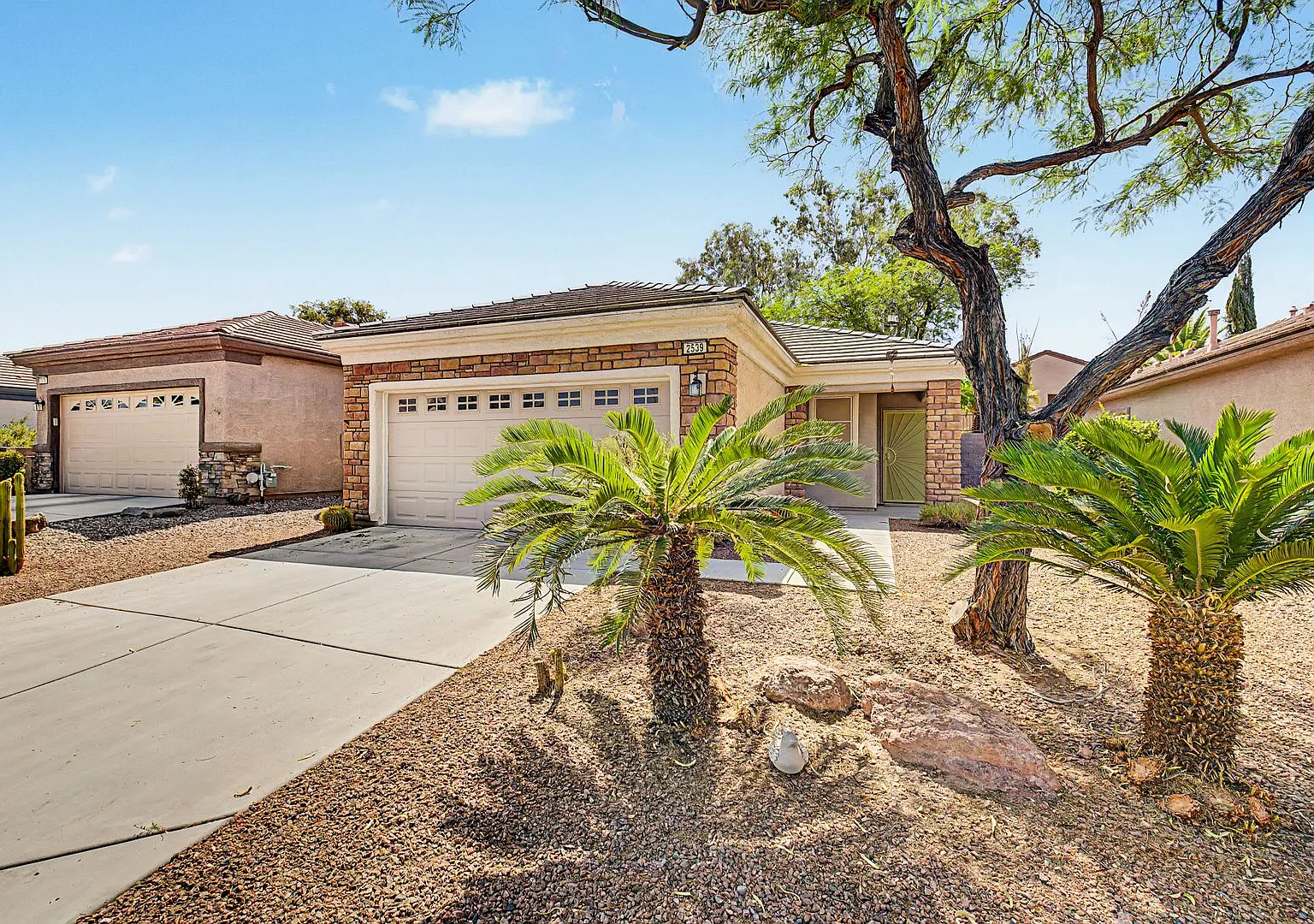 Sun City Anthem-Solera Community-55+ Age Restricted Community-Freshly painted interior-New Carpet... — Photo 2