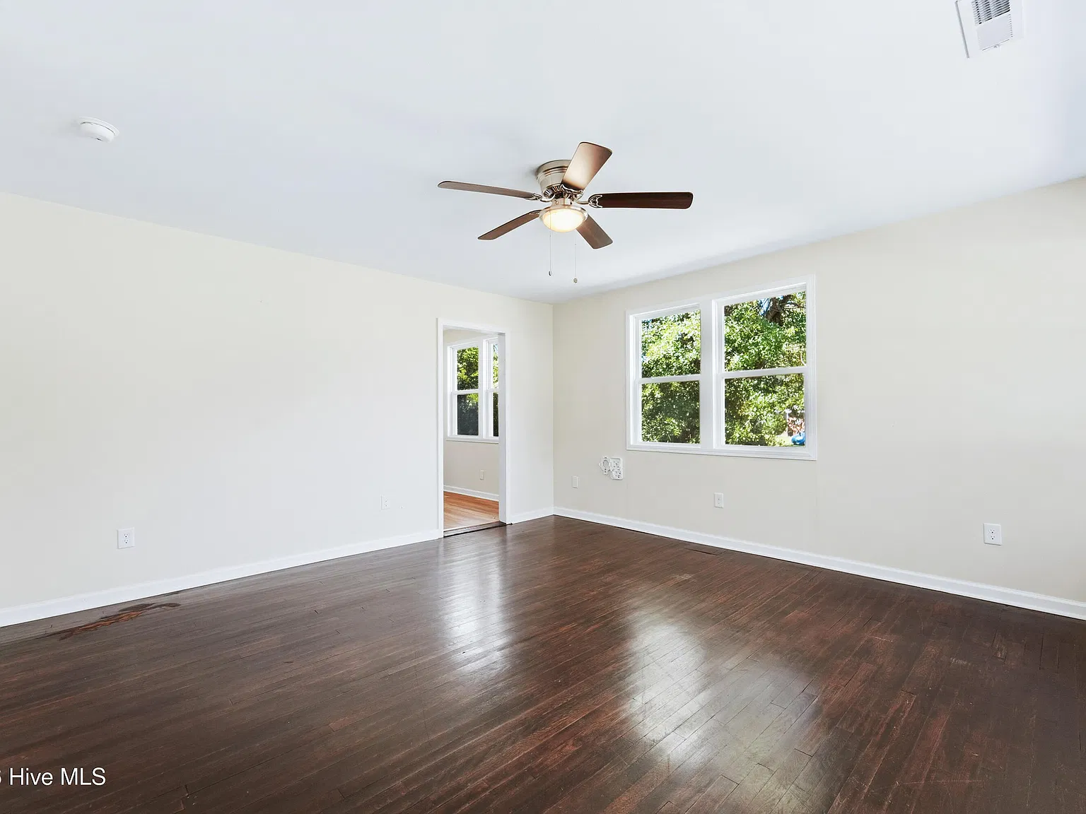 3 bed, 1.0 bath, 950 sqft, $1,500 — Photo 4