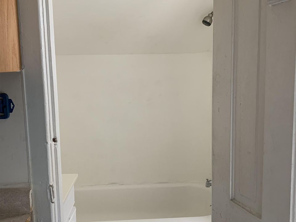 1st image of 209 N Hill St APT 3