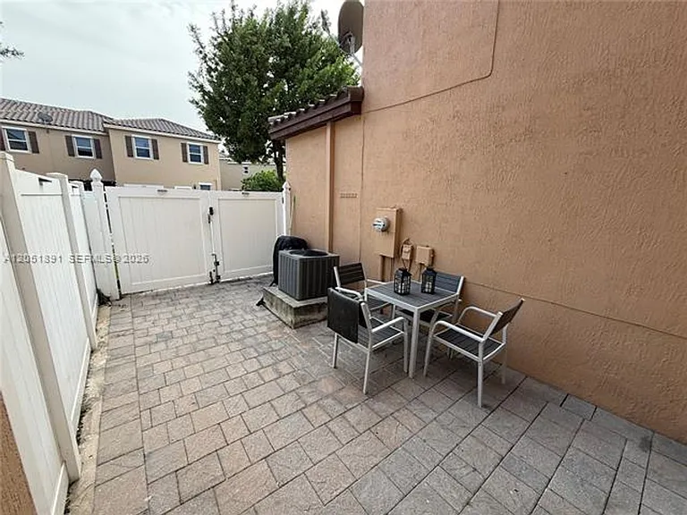9350 SW 171st Ct #Townhouse 9350 — Photo 17