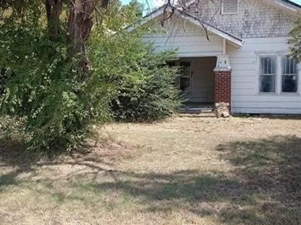 202 N 2nd St, Okemah, OK 74859