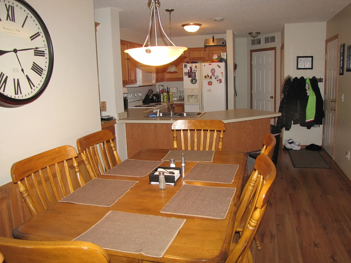 Very spacious *3Bed*2.5Bath Town Home in Cottage Grove Avail Nov 1st — Photo 3