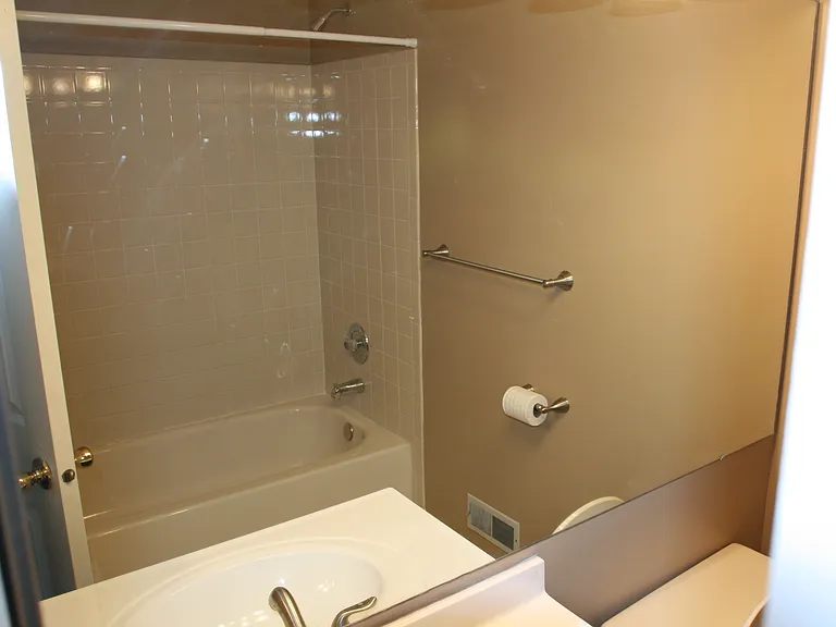 608 Brokaw Ct — Photo 14