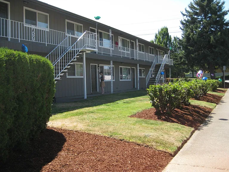 17925 E Burnside St #105 — Photo 18
