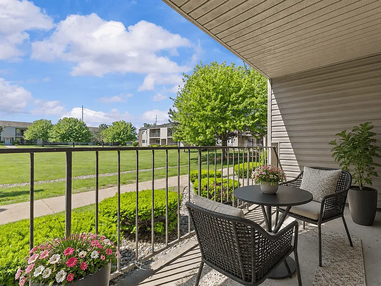 Sunnymede Apartments - Troy, MI — Photo 24
