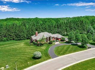 2 Grand View Trl, Orchard Park, NY 14127