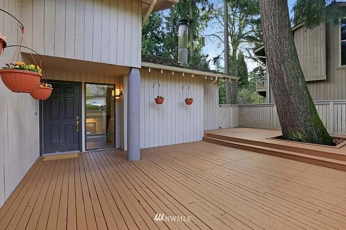 4 bed, 2.5 bath, 2150 sqft, $3,999 — Photo 2
