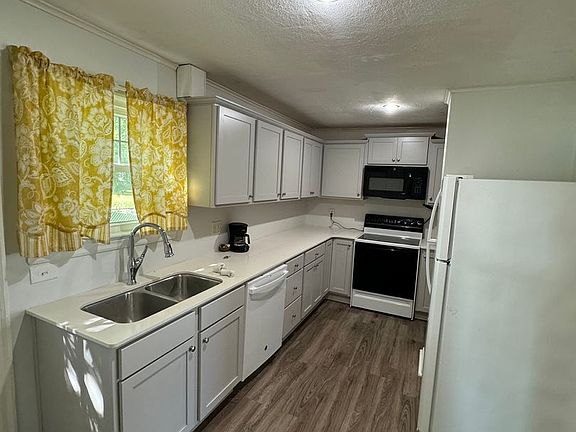 3rd image of 111 E 23rd Ave