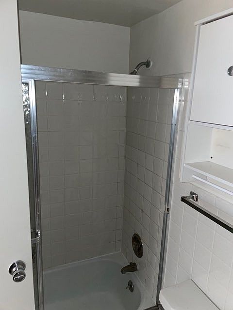1st image of 6163 N Kenmore Ave APT 406