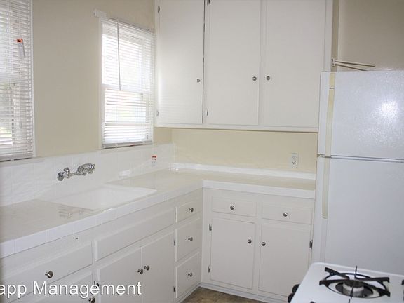 3rd image of 5924 Melrose Ave APT 3