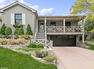 235 Coolidge Ave, Barrington, IL