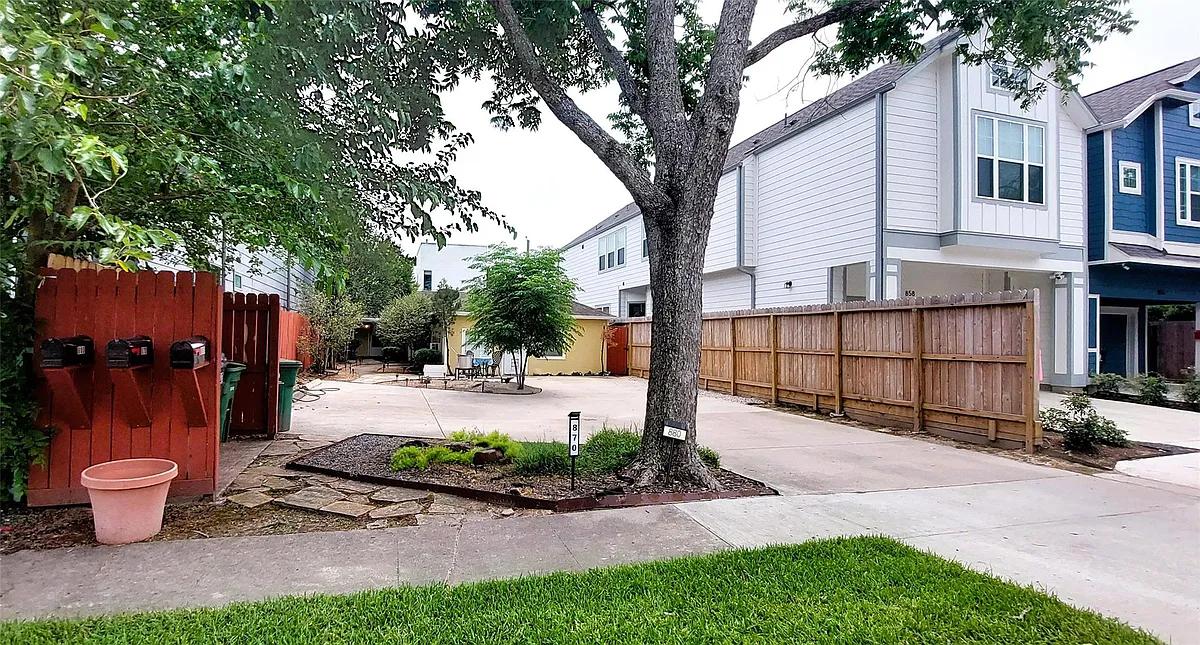 Entrance to your new home. - 860 E 25th St #860