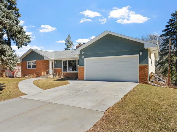 1243 Pike Lake Dr, New Brighton, MN 55112