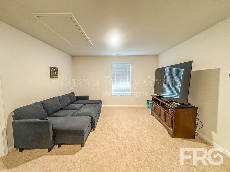 1028 Riverstone Dr — Photo 15