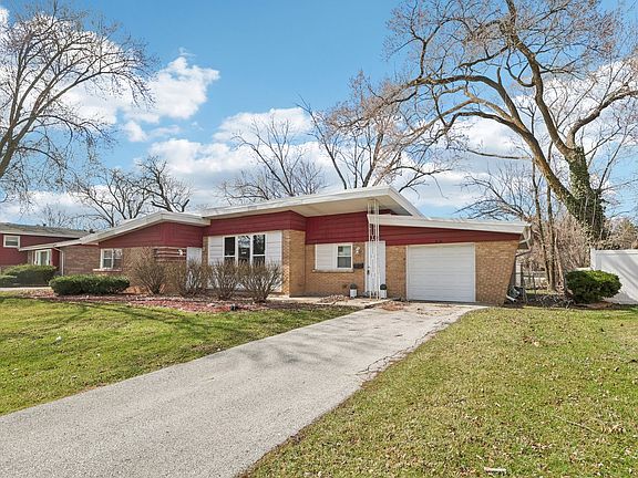 3rd image of 926 Braemar Rd