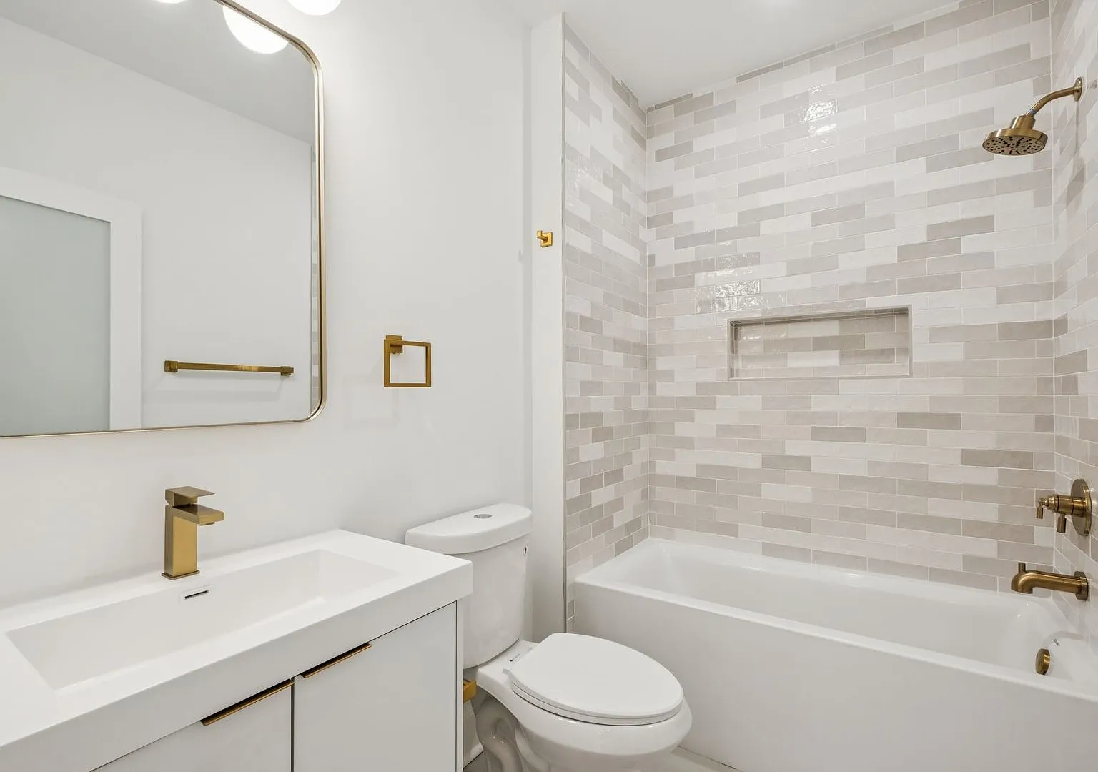 921 E Chelten Ave — Photo 2