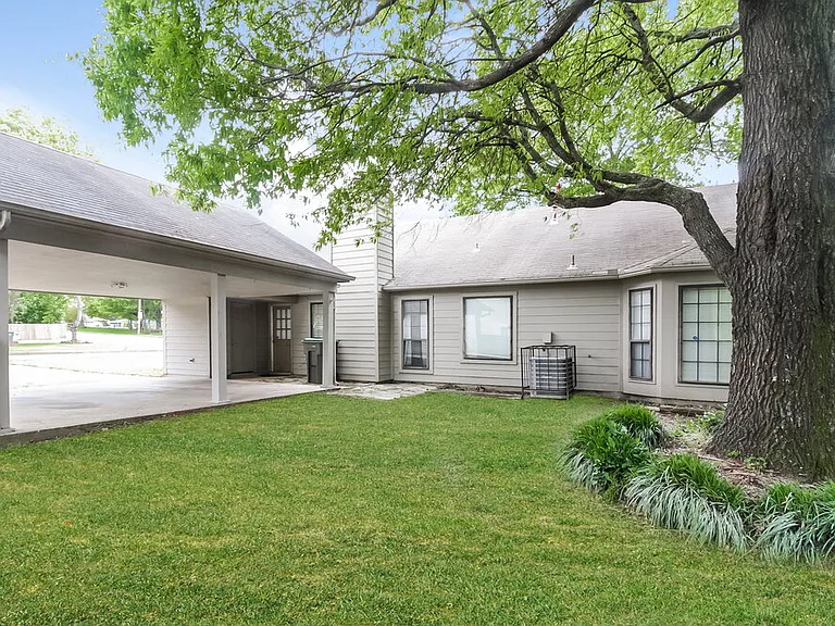 6708 Henredon Dr — Photo 22