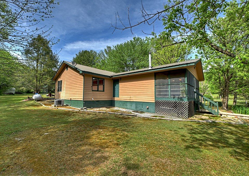 34th image of 111 Candlewood Ln