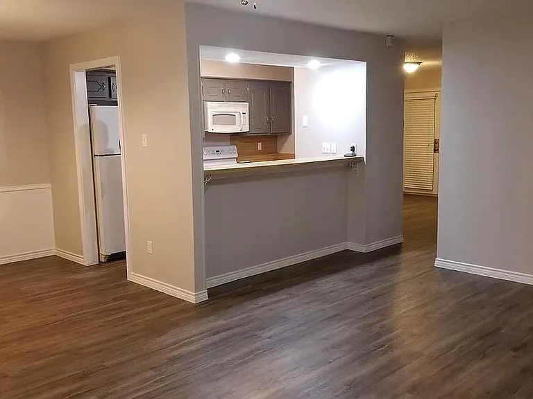 807 Saint Paul Ct — Photo 8