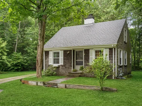 9 Captains Ln, Mattapoisett, MA 02739