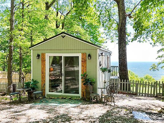 4th image of 518 Rhododendron Rd