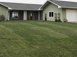 31358 Hillcrest Pl, Vermillion, SD 57069