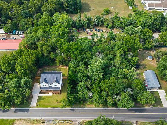3rd image of 1020 W Oak Rd