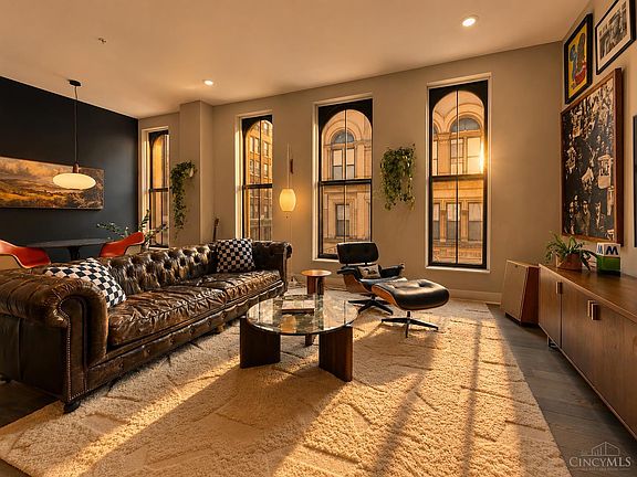 5th image of 411 Plum St #303