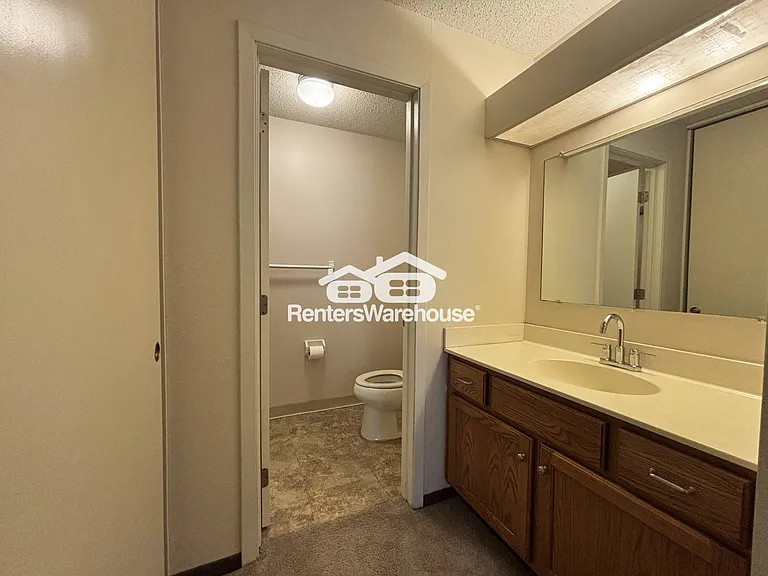 1700 Four Oaks Rd #124 — Photo 11