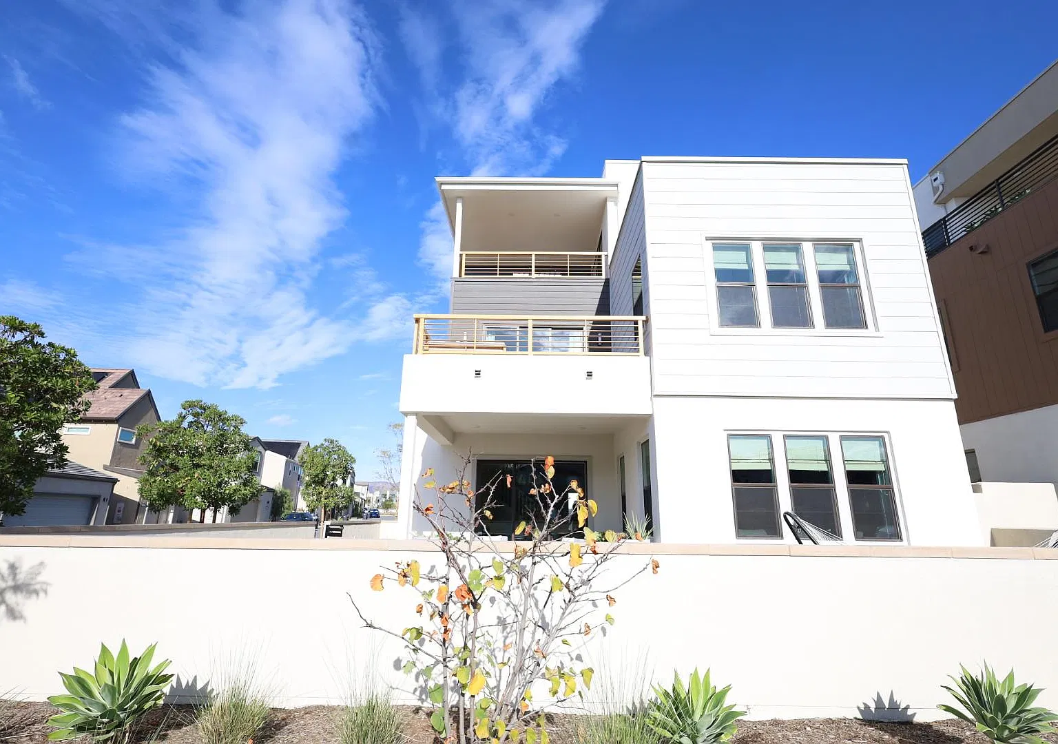4 bed, 3.5 bath, 2669 sqft, $7,500 — Photo 2