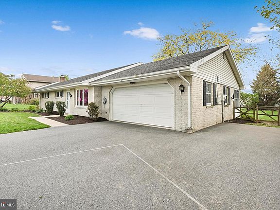 4th image of 311 N Penryn Rd