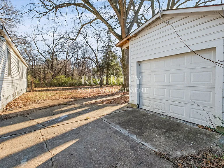 2019 Driftwood Ave — Photo 28