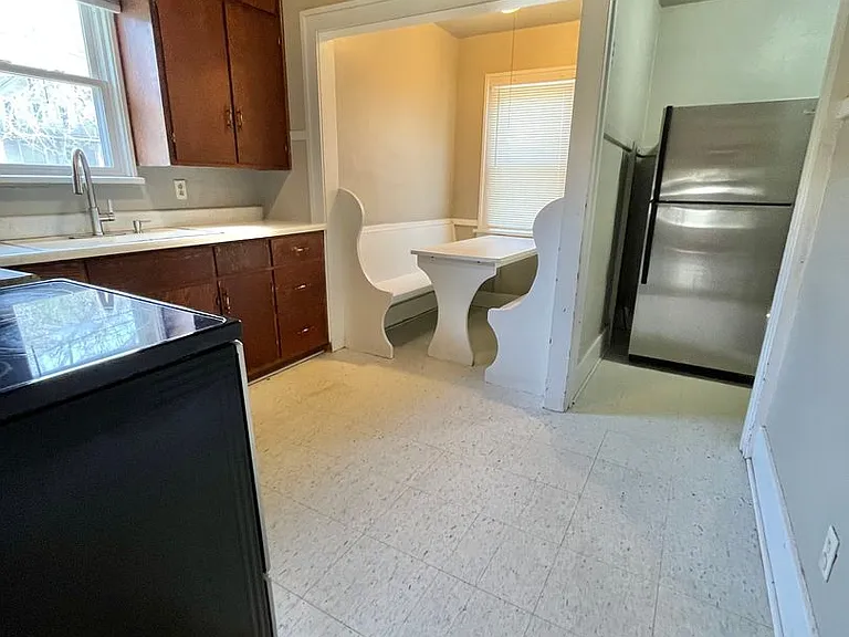 1012 W 22nd St — Photo 15