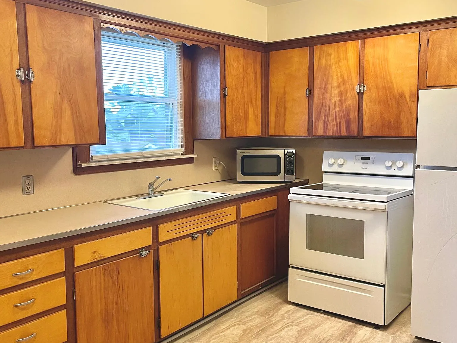 2 bed, 900 sqft, $1,025 — Photo 2