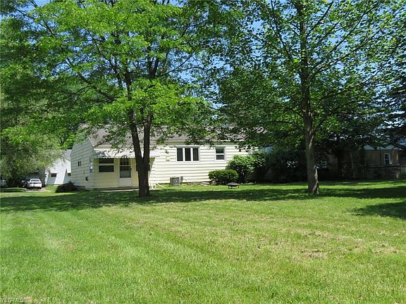 3rd image of 423 Winckles St