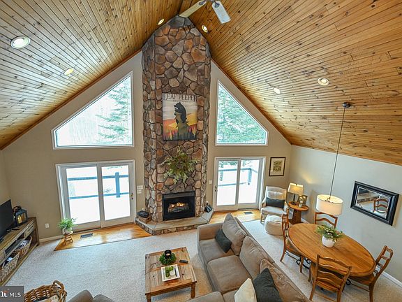 4th image of 1385 Mountainview Dr