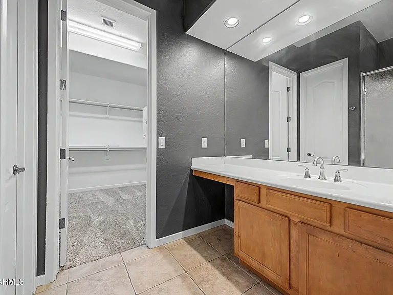 1902 E Desert Ln — Photo 24