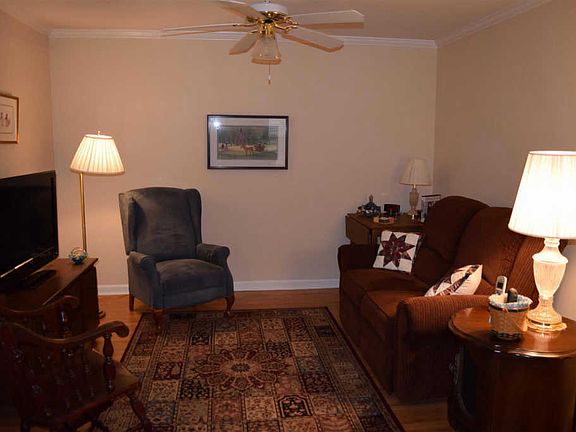 5th image of 727 Forest Glen Cir
