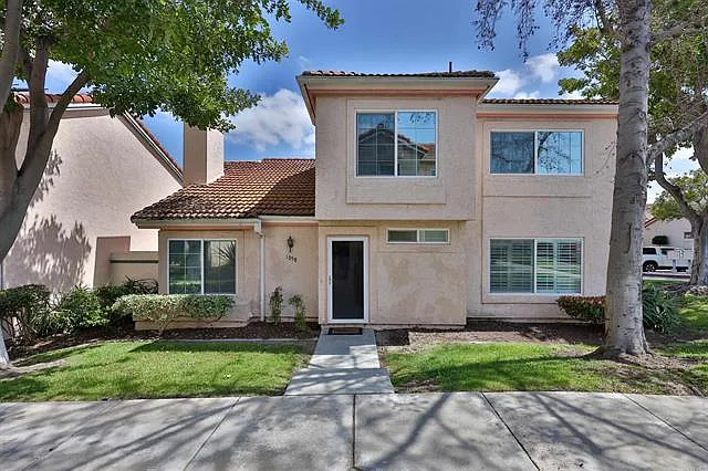 3 bed, 2.5 bath, 1570 sqft, $4,500 — Photo 2