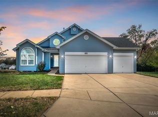 1006 Silver Lake Ridge Dr, Pacific, MO 63069