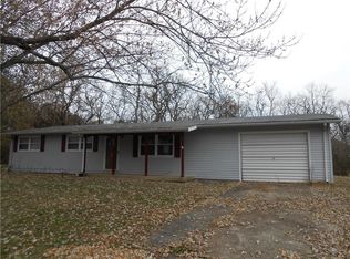 2005 Stoner Dr W, Charleston, IL 61920