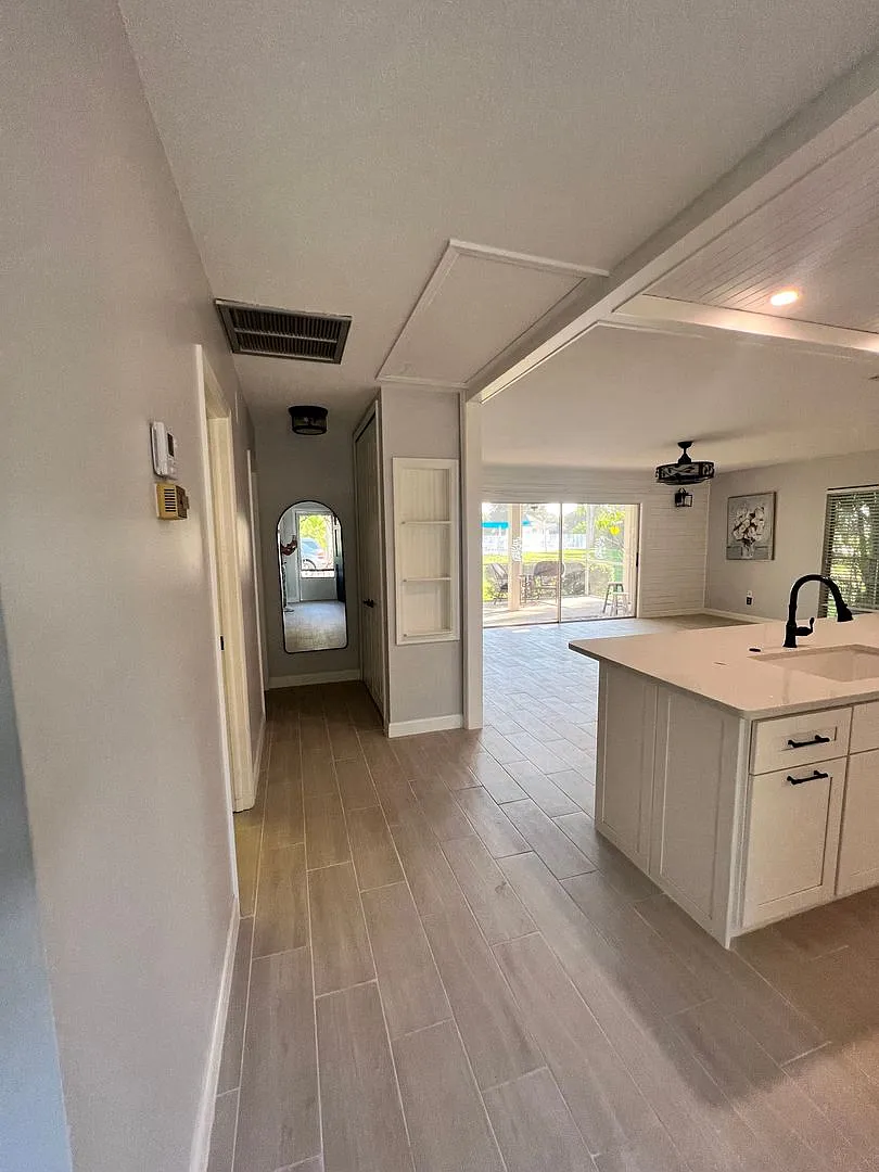 2/2 Carport in gated community of Englewood Golf Villas — Photo 2